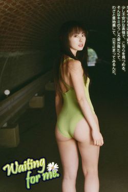 美女脱去内衣露出大乳